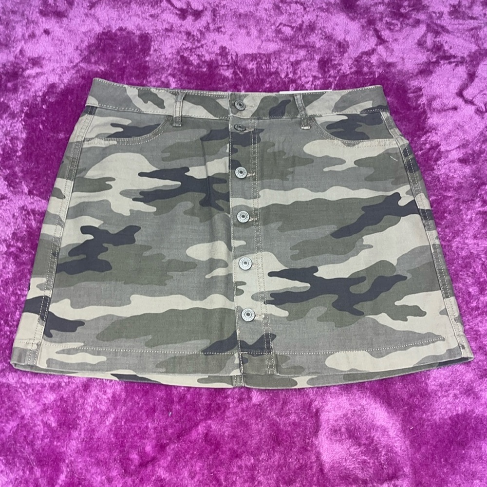 NWT American Eagle Camo Jean Skirt with Buttons